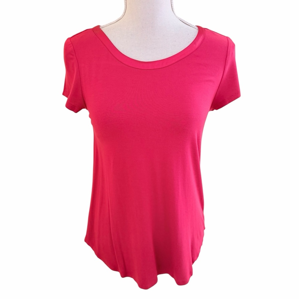 T Tahari Scoop Neck Short Sleeve T-Shirt in Cranberry Rose XS
